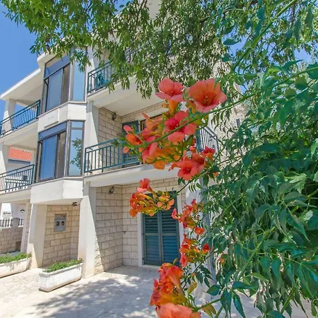 Spomenka Appartement *